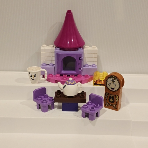 Lego DUPLO Disney Princess Belles Tea Party 10877 Beauty and the Beast with Elsa - Picture 5 of 14